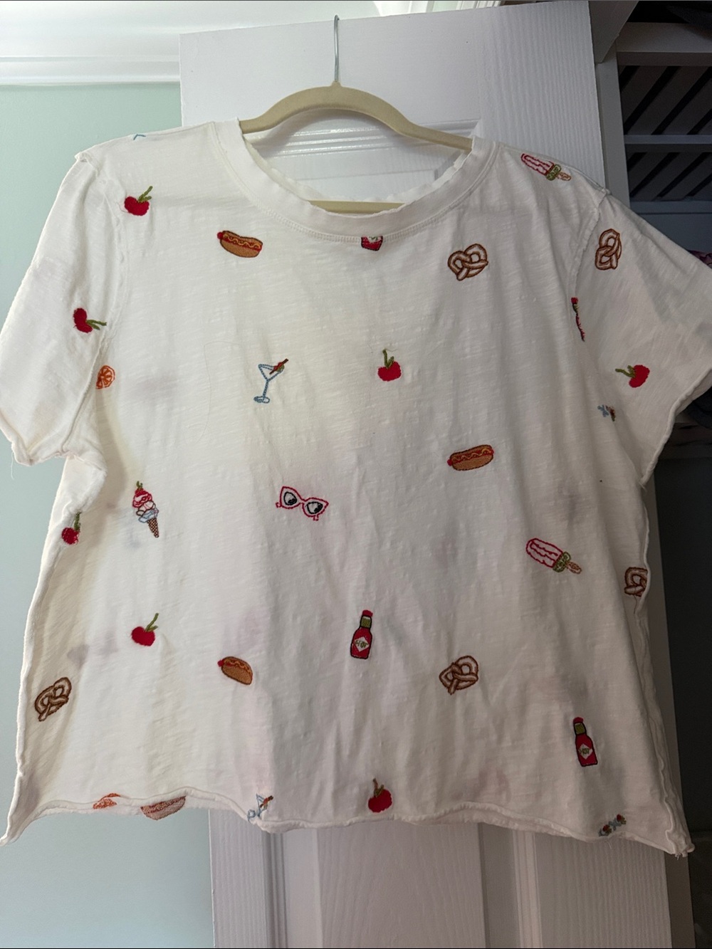 Anthropologie Maeve White Embroidered Print T-Shirt large never worn